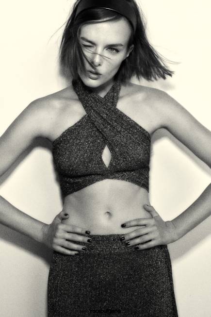 Zara облекло 66FT262 Жени плетена горна част с метална нишка черен