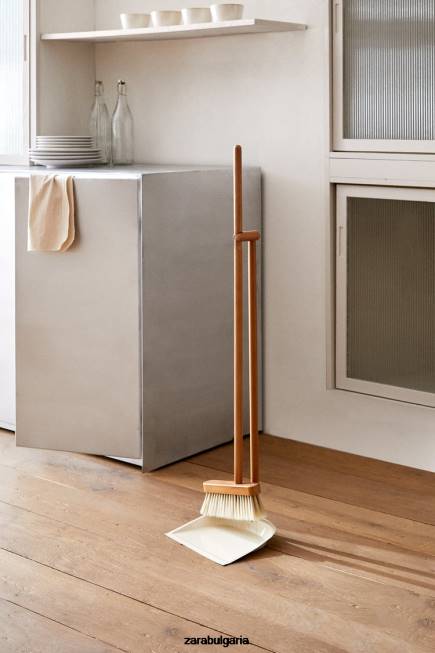 Zara аксесоари 66FT1778 унисекс дървен комплект четка и кофичка за прах бяло