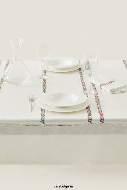 Zara аксесоари 66FT1662 унисекс бродирана памучна покривка бяло