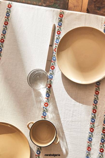 Zara аксесоари 66FT1662 унисекс бродирана памучна покривка бяло