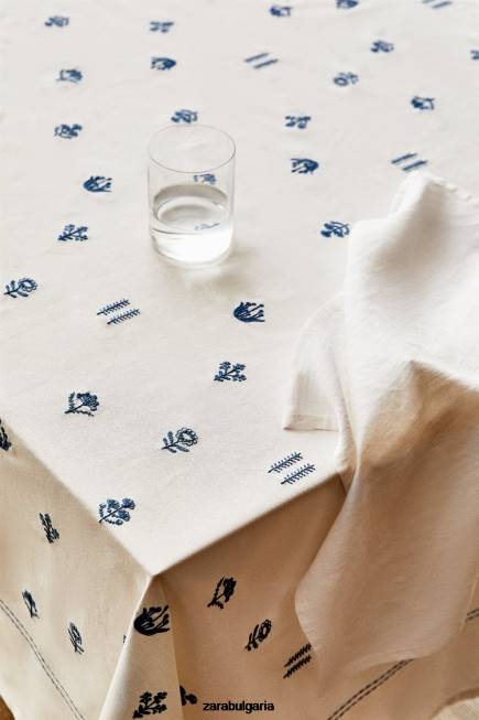 Zara аксесоари 66FT1676 унисекс покривка за маса с бродирани цветя син